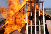afire 005.jpg (98164 bytes)